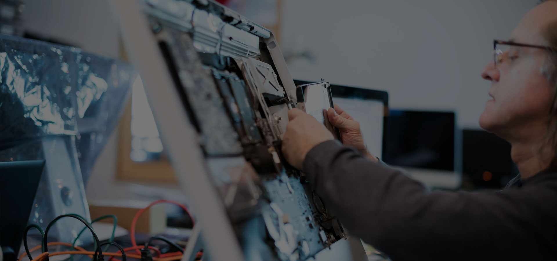 PCMaster Pro Technician repairing iMac