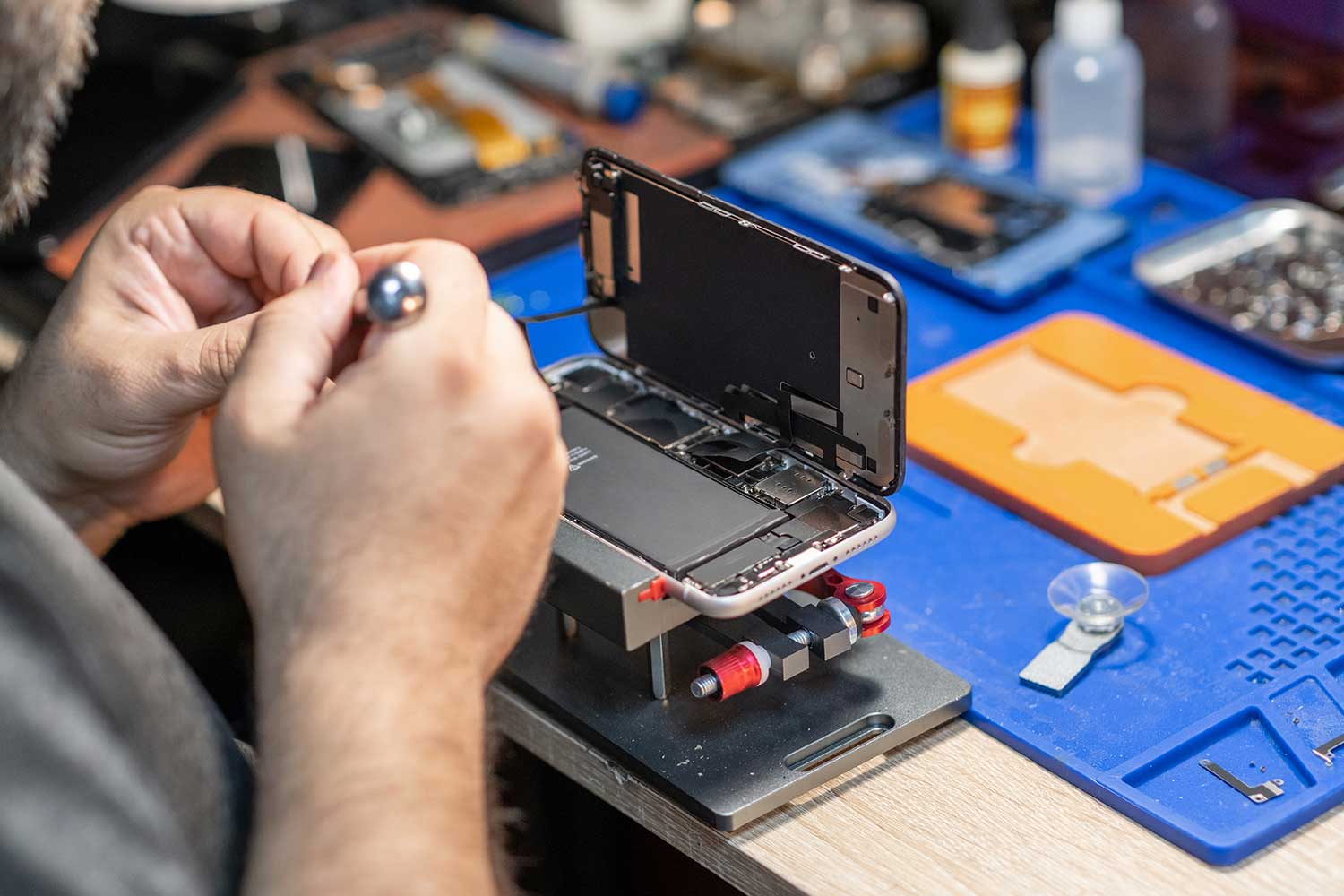 Smartphone Repair - PCMaster Pro Technician repairing Smartphone hardware